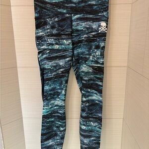Lululemon Blue and Black Soul Cycle Skull Print Leggings Train Times 7/8